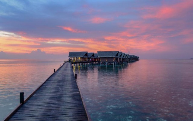 Hotels and resorts in MALDIVES