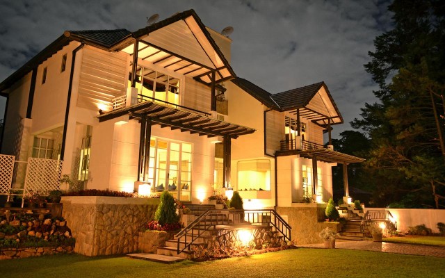 Hotels and resorts in 