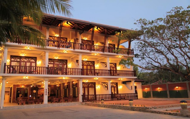 Hotels and resorts in SRI LANKA